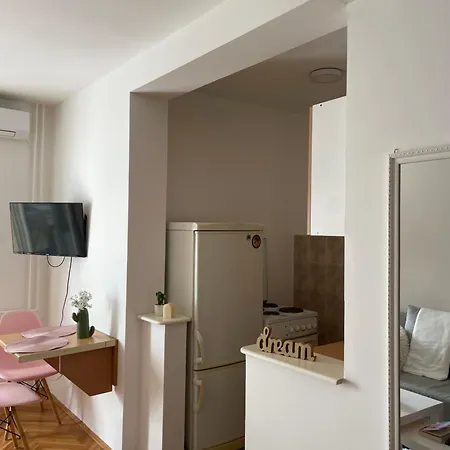 Lola Lägenhet Novi Sad