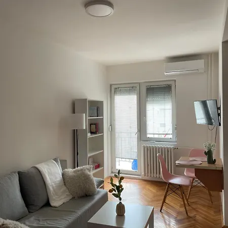 Lola * Νόβι Σαντ